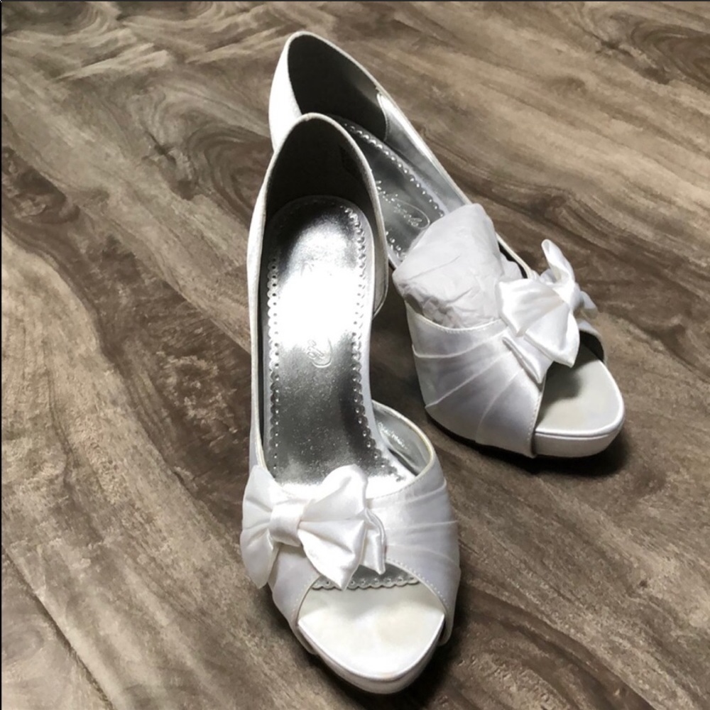 Michaelangelo white satin shoes